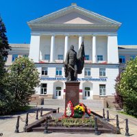 Памятник Алексею Бересту, Герою РФ :: Нина Бутко