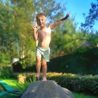 Танцы у бассейна на даче :: Ольга Довженко