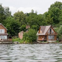 Домик у озера. :: Валерий Пославский
