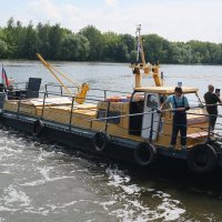 Уборка на Москва-реке. :: Лютый Дровосек