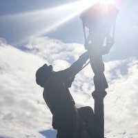 Фонарщик на Крестовском :: Наталья Герасимова