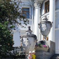 Отдых у дворца. :: Ольга 