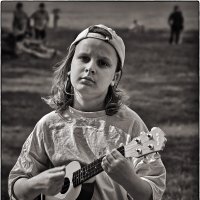 Девочка с гитаркой :: Анатолий ИМХО