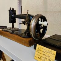 Старинная швейная машинка :: Галина Бобкина