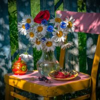 с ягодами и цветами! :: Анатолий Нецепляев