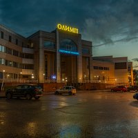 Спортивный комплекс Олимп наверное одно из немногих современных сооружений города Боровичи. :: Александр Филатов