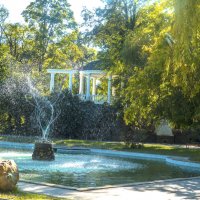 Фонтан и   ротонда в Горсаду :: Валентин Семчишин