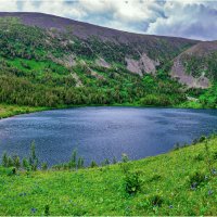 Горное озеро :: Алексей Мезенцев