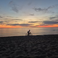 Прогулка на велосипеде вдоль моря :: Нина. Ру