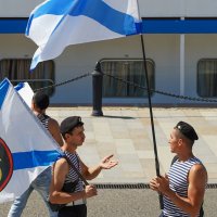 С ПРАЗДНИКОМ! УРА! УРА! УРА! :: Сергей Янович Микк