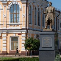 Памятник Кирову на улице Кирова в Армавире :: Игорь Сикорский