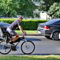 Среди потока машин... :: Николай Саржанов