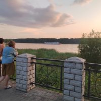 Народ любуется Невой. Снимала Саша :: Фотогруппа Весна