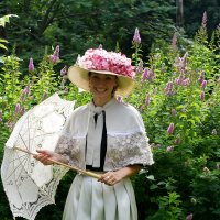 Москва. Воронцовский парк. Девушка с зонтом. :: Наташа *****