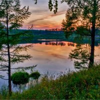 Отражение закатного пожара в зеркале озера.. :: Алексей Мезенцев