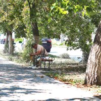 На скамеечке :: Юрий Гайворонскiий