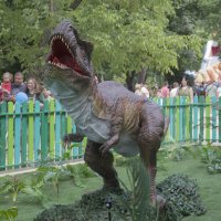 Динозавр в Гагаринском парке :: Валентин Семчишин Динозавр в Гагаринском парке :: Валентин Семчишин