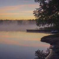 Рассвет на озере. :: Евгений 