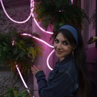 Девушка и неон :: Лейла Башилова