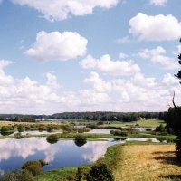 Вид на реку Сороть в окрестностях Михайловского :: Олег Зоркий Вид на реку Сороть в окрестностях Михайловского :: Олег Зоркий