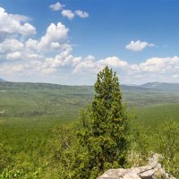 На горе Крутой Ключ. Вид на хребет Большой Уральский и вершины Таганая (панорама). :: Алексей Трухин