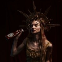 Королева кетчупа: готический стиль в современной интерпретации :: Джованни Луче Королева кетчупа: готический стиль в современной интерпретации :: Джованни Луче