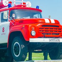 памятник пожарному ретро-автомобилю ЗИЛ-130. город Курск :: Руслан Васьков