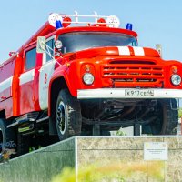 памятник пожарному ретро-автомобилю ЗИЛ-130. город Курск :: Руслан Васьков