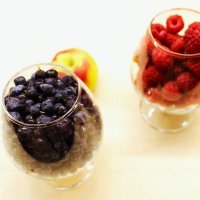 Персик с ягодами :: Александр Чашин