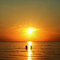 Купающиеся в закате :: Александр Чашин Купающиеся в закате :: Александр Чашин