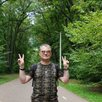 Хиппи гуляет босиком по Олимпийской аллее :: Mitka90 