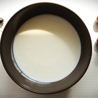 Натюрморт с молоком и ягодами :: Александр Чашин