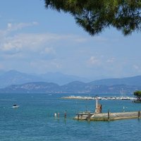 Га́рда — самое большое озеро в Италии... :: Галина 