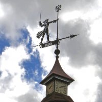 Флюгер Петр I на частном доме в селе Воздвиженское :: Ольга Довженко