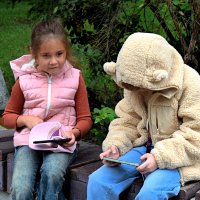 В плену у телефона. :: Татьяна Помогалова