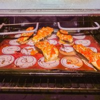 Запекаются фаршированные баклажаны :: Валерий Иванович Запекаются фаршированные баклажаны :: Валерий Иванович