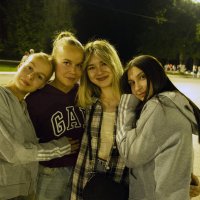 Подруги на Кургане :: Евгений Подруги на Кургане :: Евгений