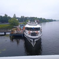 Корабль на пристани у Елагин острова. :: Светлана Калмыкова Калмыкова