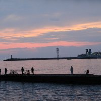 Рыбаки на закате :: Валерий 