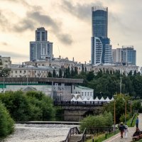 Набережная реки Исеть. Екатеринбург :: Сергей Шатохин 