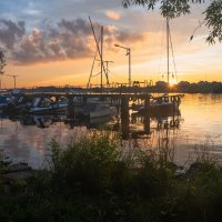 Закатный вечер на реке Волге. :: Виктор Евстратов Закатный вечер на реке Волге. :: Виктор Евстратов