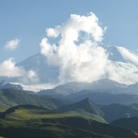 Спрятавшись за облаками :: Сергей Сабешкин