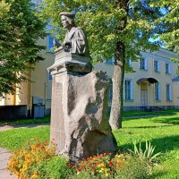 Памятник Микаэлю Агриколе. :: Лия ☼
