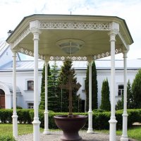 Беседка- фонтан в мужском монастыре на острове Валаам :: Любовь ***