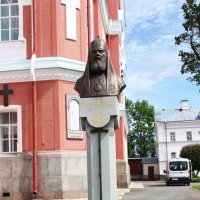 Памятник Святейшему Патриарху Алексию II в мужском монастыре на Валааме :: Любовь ***