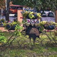 Цветочница у пожарной аварийно-спасательной части № 5 г. Минска :: Глeб ПЛATOB Цветочница у пожарной аварийно-спасательной части № 5 г. Минска :: Глeб ПЛATOB