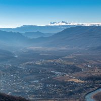 Вид с хребта Уна-Коз на станицу Даховская и плато Лаго-Наки. :: Дина Евсеева
