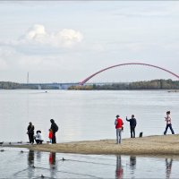 На фоне моста... :: Валентина *