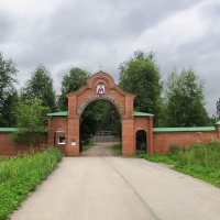Ворота монастыря :: Александр Ильчевский 