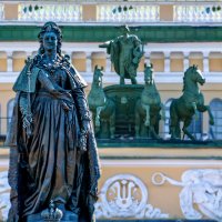 Памятник Екатерине II на фоне Александринского театра. :: Виктор Орехов Памятник Екатерине II на фоне Александринского театра. :: Виктор Орехов